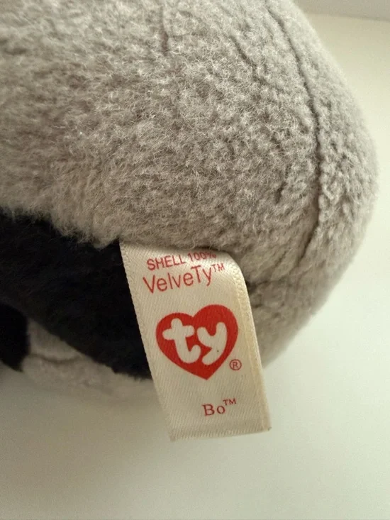 Ty Beanie Babies 'Bo' the Black and Grey Gorilla. - Picture 6 of 10
